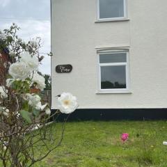 Vine Cottage- Stunning newly renovated cottage