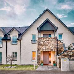 The Steadings, Aviemore Luxury 5 star rated 3 Bed with home cinema garden and parking