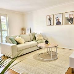 Cosy 3BR House, 7 mins drive to Macquarie Centre, 5 stars on AirB&B