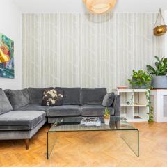 Stunning 2BR Apt wPatio in Dalston, 2 min to Tube