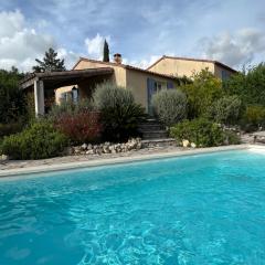 Villa bleue - piscine * climatisation * Wifi * vue dominante