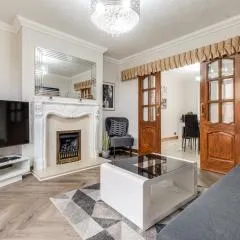 Comfortable and spacious home with free parking plenty of space large sun trap garden and crisp white hotel linen hosted by Our Home Short Stays