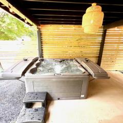 Crieff Cottage Hot Tub, 3BR Near Downtown