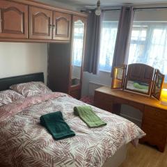 A nice double size bedroom in Mottingham