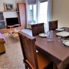 Apartamento en Llançà con 2 habitaciones, cocina equipada y estacionamiento - Ideal para familias - ES-170-42
