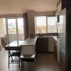 Paris F3, 2 bedrooms, balcon, US kitchen, 5 pax