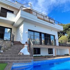 Villa de lujo con vistas al mar y piscina privada