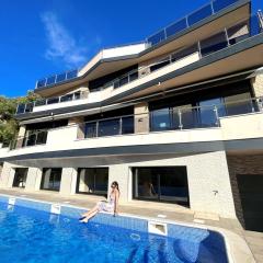 Villa de lujo con vistas al mar y piscina privada