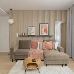 Elegant Apartment for 4 with Parking in Poznan by Renters