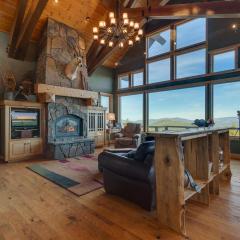 Grand Vista Lodge - 5 BR with Stunning Views, Pool Table, Private Hot Tub & HOA Pool!