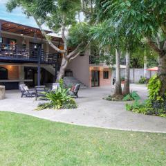 Exquisite 4-Bedroom Villa, 5-minutes from beach