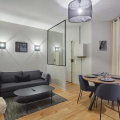 Apartment Center of Paris by Studio prestige