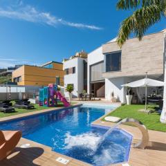 HomeForGuest Villa with Sea Views, Pool, Gym, Cinema and ProAudio