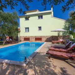 Elegant Villa Versovica with pool near Pula