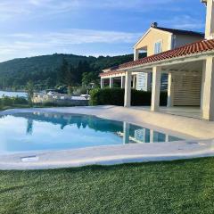 Beautiful Home In Veli Rat With Outdoor Swimming Pool