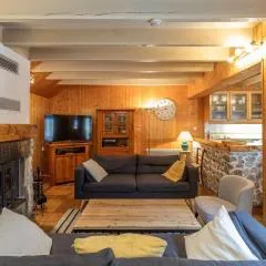 Maison au centre du village, cour privative, au calme, Wi-Fi, cheminée, idéale pour familles. - FR-1-401-234