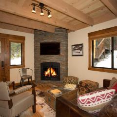 Allenby- LuxuryCabin w Cozy Fireplace, Near Northstar!