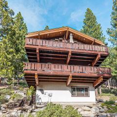 Fantastic Lakeview house with large decks!