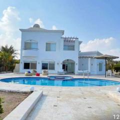 Beautiful 4 Bedrooms Villa With Private Heated Pool