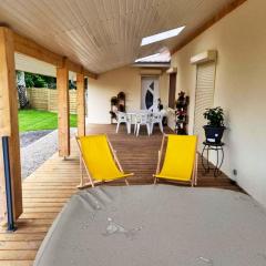 Maison de 2 chambres avec jacuzzi jardin clos et wifi a Carcans a 8 km de la plage