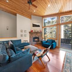 Skislope Manor - Spacious Tahoe Donner 4 BR with Gorgeous Home Theater and Hot Tub