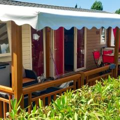 Bungalow Confortable à Fréjus avec Piscine Partagée