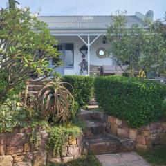 Charming 2 Bedroom Cottage in Noordhoek surrounds