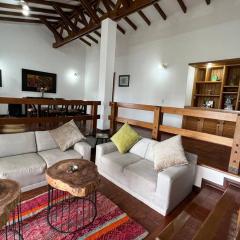 Casa en Cerritos con Piscina y 4 habitaciones