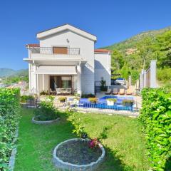 Sunny Villa in Kavac