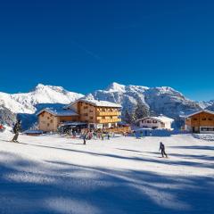 Hotel Burgwald - Ski In & Ski Out