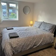Luton Home - Near Airport, Mall, Train Station, High Speed Internet