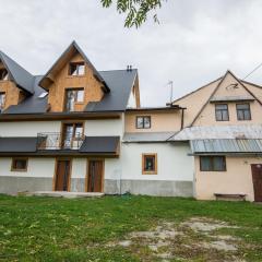 Willa Pod Jasieniami -basen plac zabaw