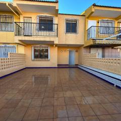 Acogedor Adosado para Vacaciones Familiares