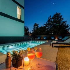 Villa Isola 1, luxury apartment with a pool