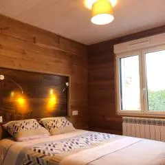 D5 Cocon Boisé Parking Wifi 3 lits, 2 à 4 pers avec mezzanine petite hauteur et une chambre DENISE
