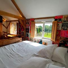 The Music Room - Kingsize Double Oak Studio - Sleeps 2 - Quirky - Rural