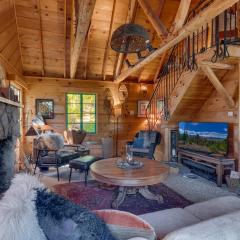 Falcon's Rest - Ski and Summer Cabin in The Heart of North Lake Tahoe- Gas Fireplace