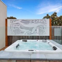 OG Spa Retreat- 3 bedroom, Spa, Central, Aircon