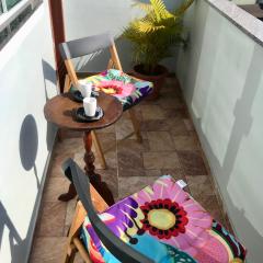 KITNET Ar condicionado, Wi Fi e varanda perto Praia Grande