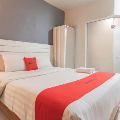 RedDoorz Plus near Asia Afrika 3