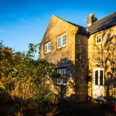 Acer Holiday Cottage Tideswell village Buxton Peak District by Rework Accommodation