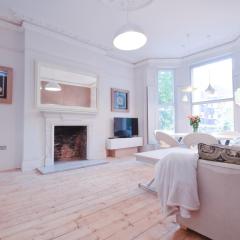 Stylish 2BR Designer Flat Holland Park