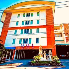 นวนคร ออมสินอพาร์ตเมนต์ ติดห้างบิกซี Navanakorn Aomsin hotel near shopping mall,snooker and club