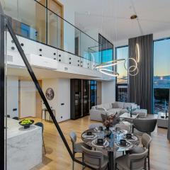 Elegant Seaview Penthouse 3BR Ensuite Luxury Retreat with Sauna and Free Parking