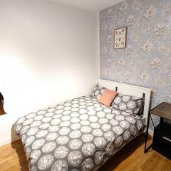 Central London Spacious Flat with 2 to 3 Bedrooms
