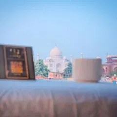 Lucky Restaurant & Guest House Near Taj Mahal