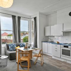 Finest Retreats - Atherfield Apartments No 5 - Sea Views