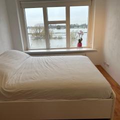 Mooie kamer uitzicht op de ijssel/ Nice room with beautiful view of the Ijssel river