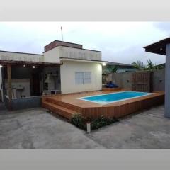 Casa com piscina perto da praia