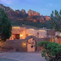 As Seen in Conde Nast Traveler - Modern Luxury - Epic Red Rock Views - Private Trail Access - Sauna, Steam Room, Hot Tub, Pool and Wellness Services